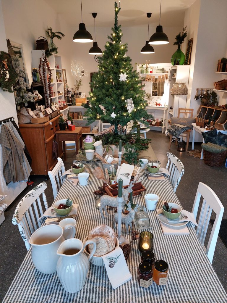 Festlich gedeckter Tisch…